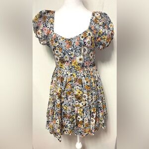American Eagle Floral Backless Mini Dress 
Boho Minimalist Summer 
Size Small